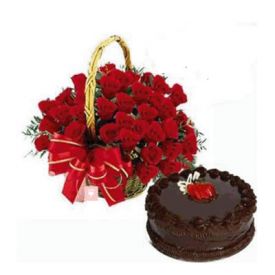 Cake with Red Roses In B...